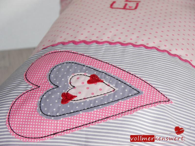 Preview: Namenskissen - Hülle 30x50 cm mit Wunschname und Stickmotiv bestickt